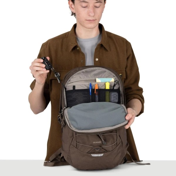 Σακίδιο Πλάτης Osprey Quasar Driftshade OS 26Lt για Laptop 16' Truffle Brown Σακίδιο Πλάτης Osprey Quasar Driftshade OS 26Lt για Laptop 16' Truffle Brown