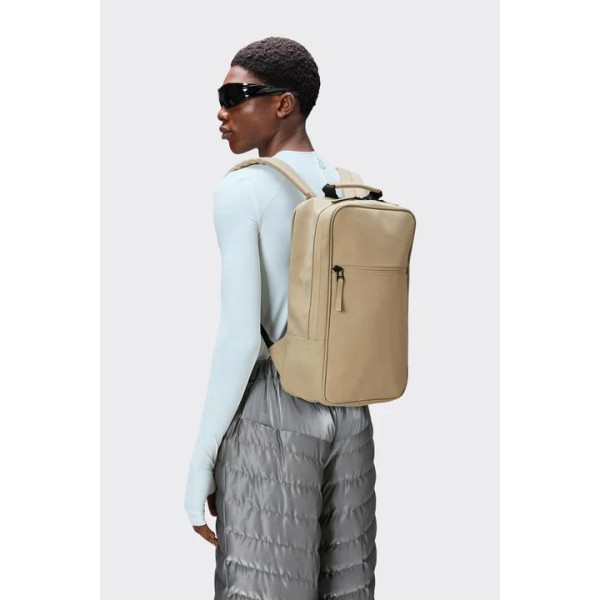 Σακίδιο Πλάτης Αδιάβροχο Rains Book Backpack 1231-24 για Laptop 13'' Sand ΣΑΚΙΔΙΑ ΠΛΑΤΗΣ Σακίδιο Πλάτης Αδιάβροχο Rains Book Backpack 1231-24 για Laptop 13'' Sand ΣΑΚΙΔΙΑ ΠΛΑΤΗΣ