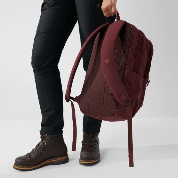 Σακίδιο Πλάτης Fjallraven Räven 28 23345-550-550 Laptop 15'' Black-Black Σακίδιο Πλάτης Fjallraven Räven 28 23345-550-550 Laptop 15'' Black-Black